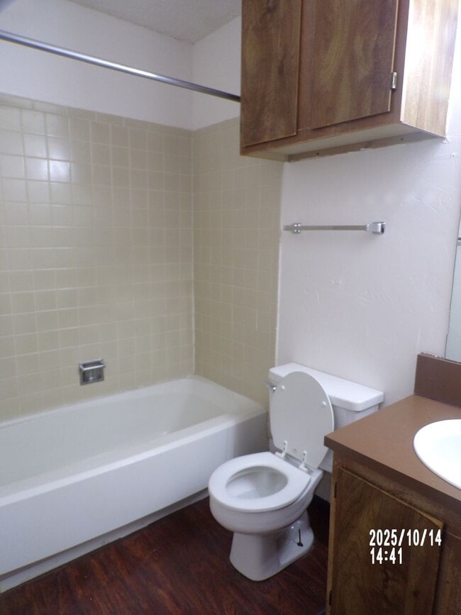 Building Photo - 2 STORY TOWNHOUSE , CLOSE TO SHOPPING AND RESTAURANTS