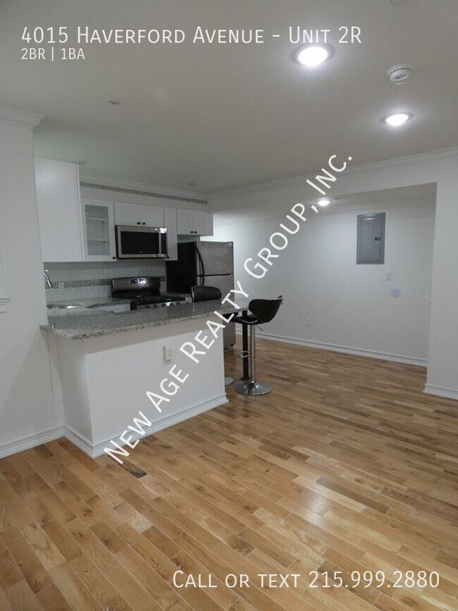 Building Photo - Gorgeous, Recently Renovated 2 Bedroom 1 B...
