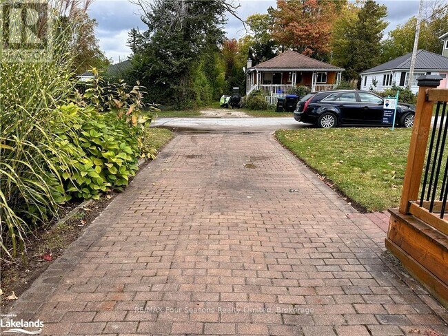 Photo du bâtiment - 30 64th St N
