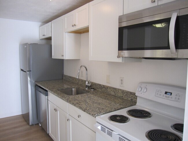 Building Photo - 270 Quarry St