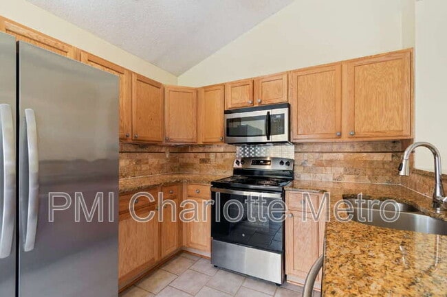 Building Photo - 3649 Dashiel Dr
