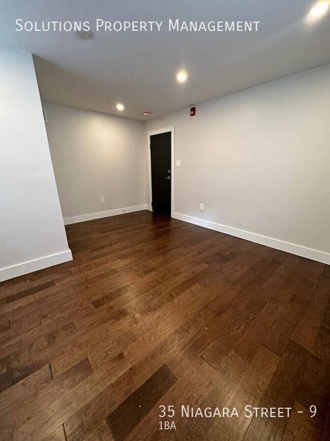 Photo du bâtiment - *Not Your Typical Bachelor Unit*