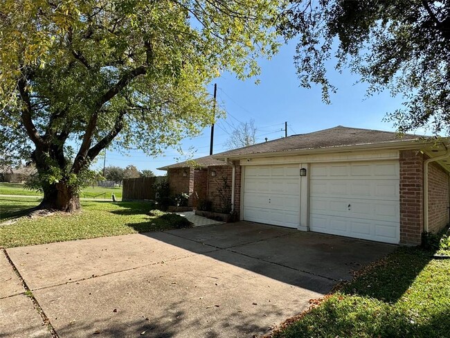 Building Photo - 19503 Spanish Needle Dr