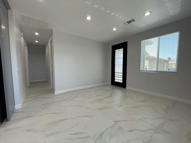 Building Photo - 15410 Firmona Ave