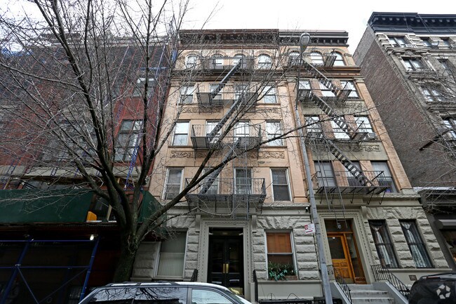 Building Photo - 205 W 84th St