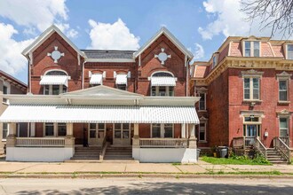 Building Photo - 1658 Iowa St