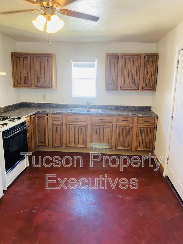 Building Photo - 219 E Blacklidge Dr