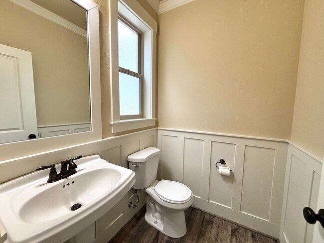 Building Photo - 5 Bedroom Beaverton Home!!!