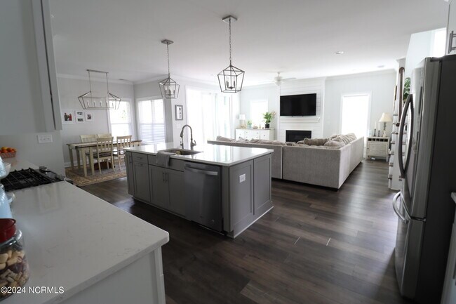 Foto del edificio - 3703 Spicetree Dr