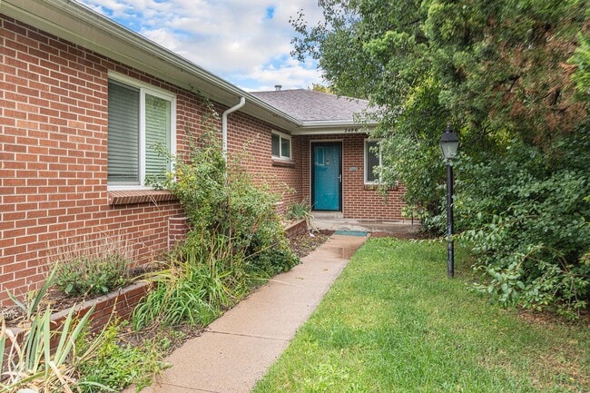 Charming 2-Bedroom Duplex Close to DU - Charming 2-Bedroom Duplex Close to DU Townhome