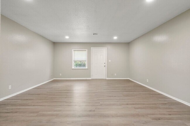 Foto del edificio - 2414 S 83rd E Ave