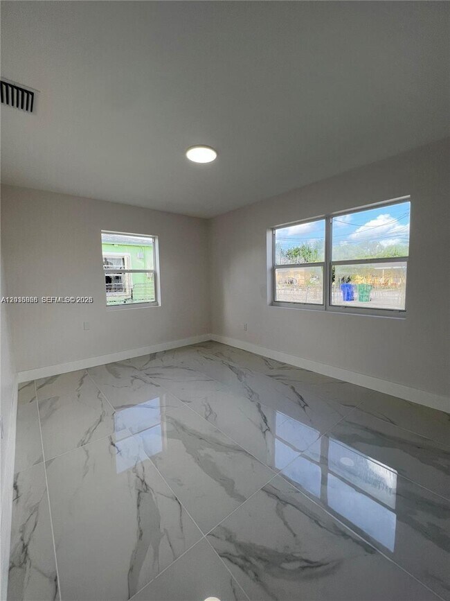 Foto del edificio - 31 SW 67th Ct
