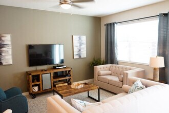 Building Photo - 5148 Crown Hvn Dr