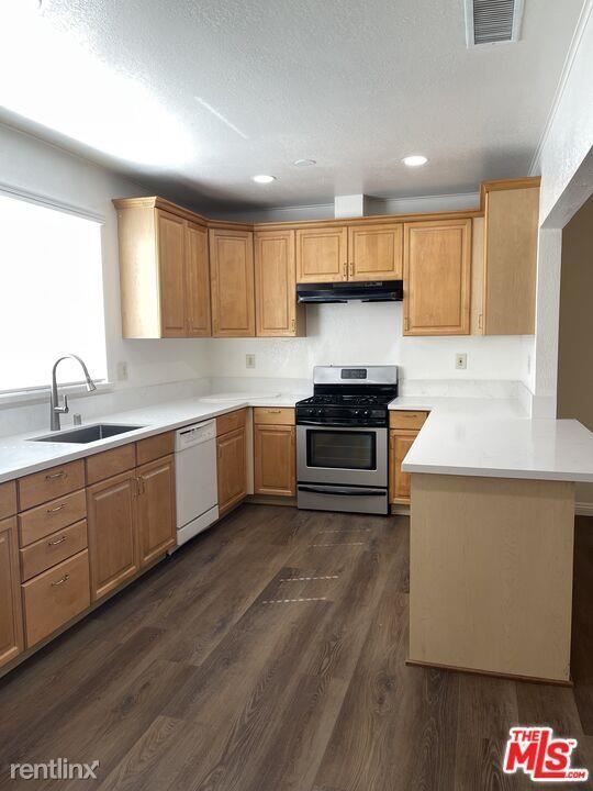 Foto del edificio - 3 br, 2 bath House - 942 4th Ave