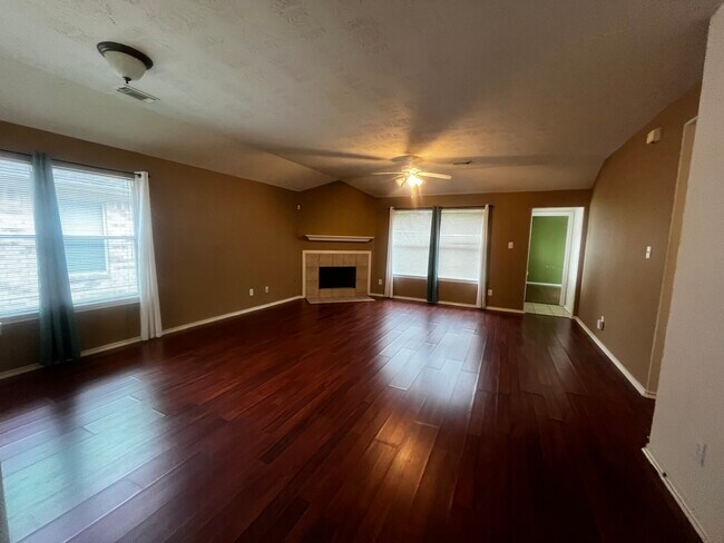 Foto del edificio - 5508 Lilywood Ln