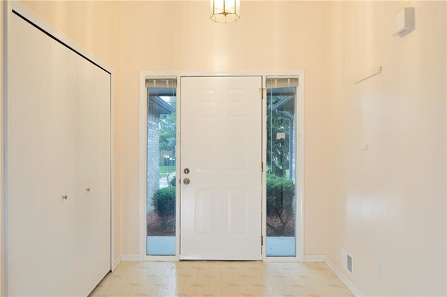 Building Photo - 2103 Brinston Dr