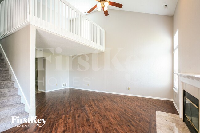 Foto del edificio - 5338 Cliff Ridge Dr
