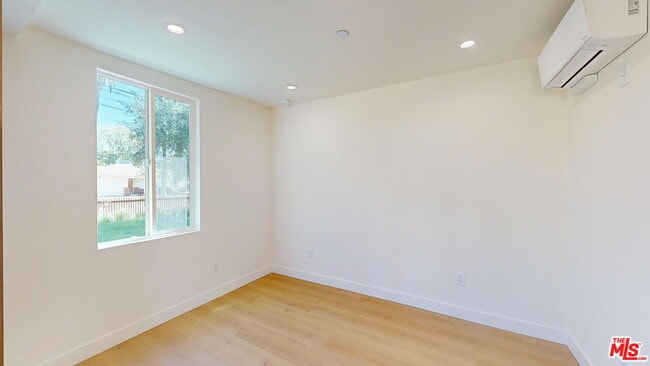 Foto del edificio - 6443 Satsuma Ave