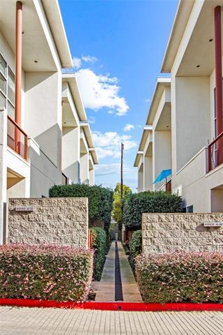 Foto principal - 4022 Travis St