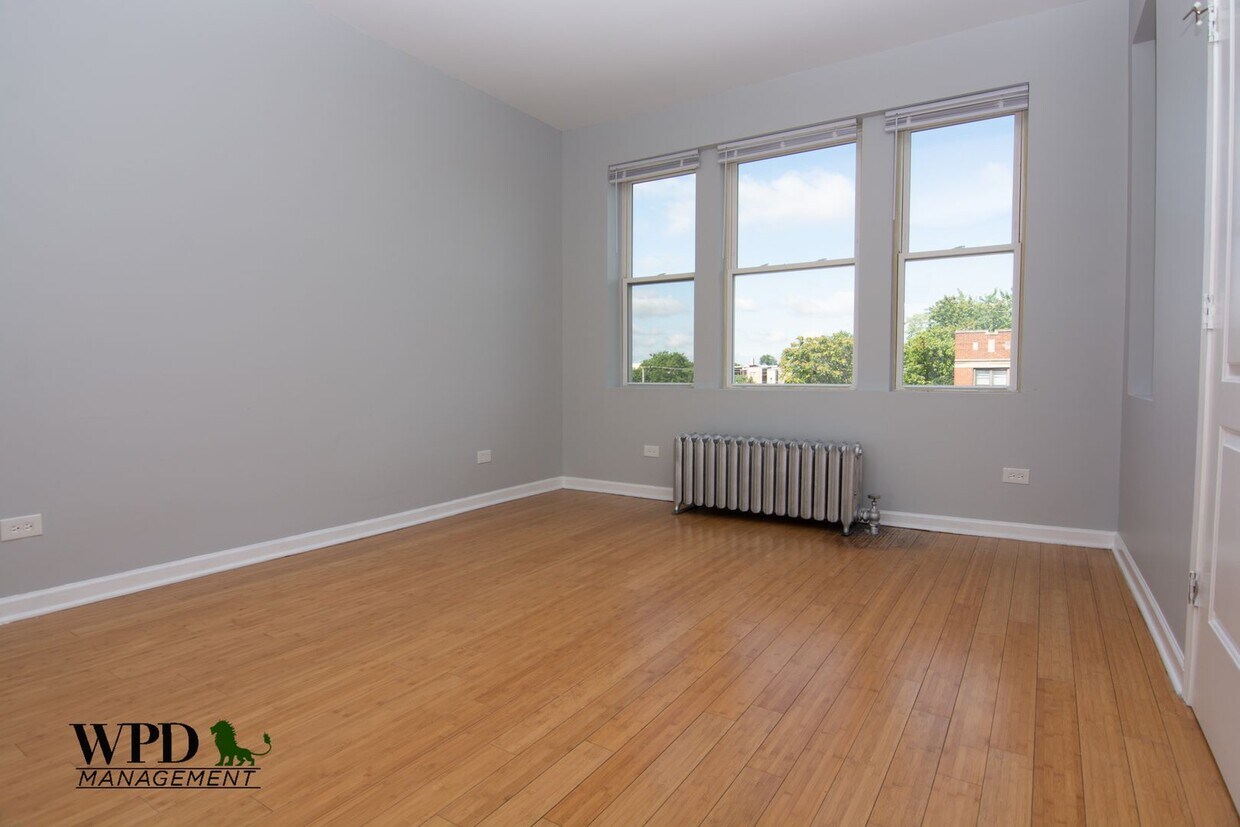 Foto principal - 1649 W 78th St