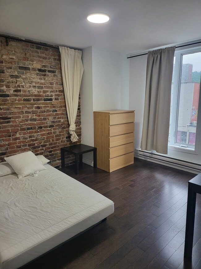 Building Photo - 4833 Rue Saint-Urbain