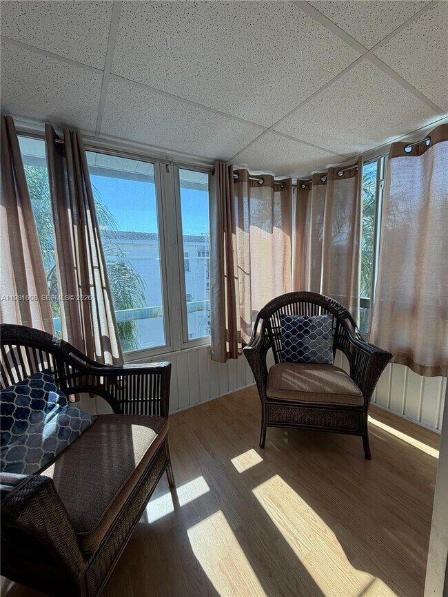 Foto del edificio - 1832 Sunny Dr