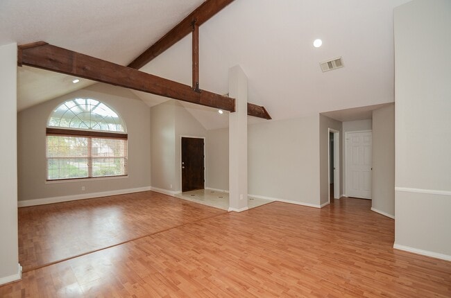 Building Photo - 2819 Pineleaf Dr