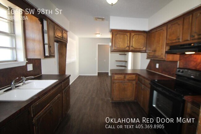 Building Photo - 1068 SW 98th St