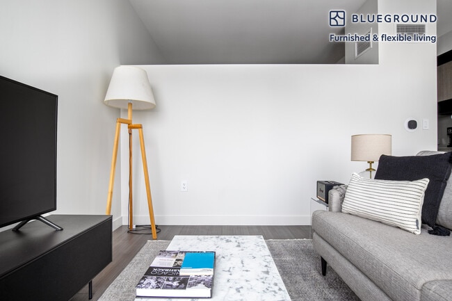 Foto del edificio - 1210 S Indiana Ave