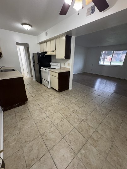 Foto del edificio - 1306 W Michigan Ave