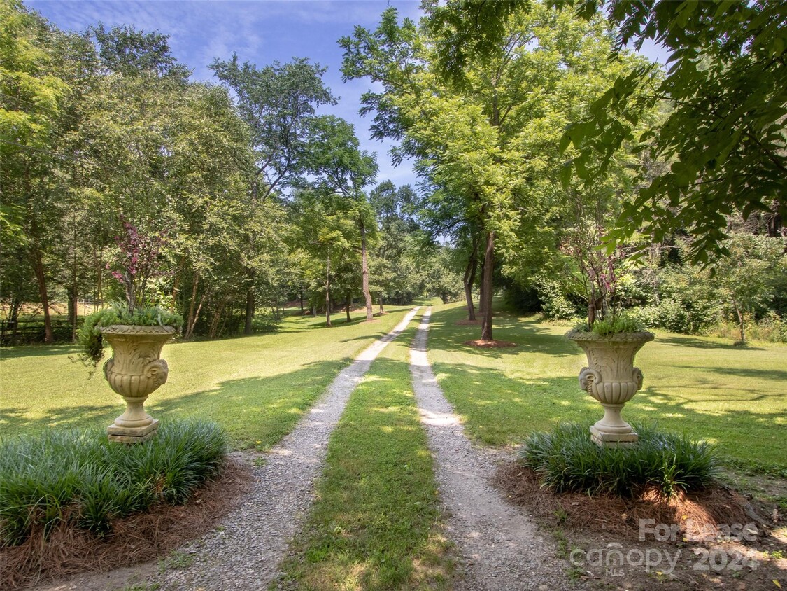 Foto principal - 1111 Cane Creek Rd