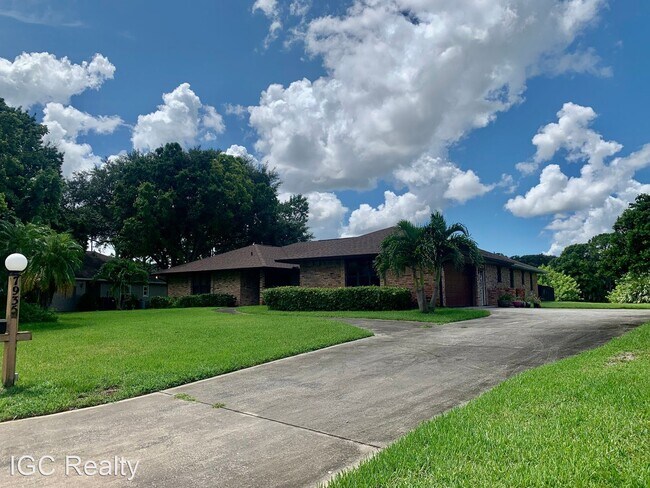 Building Photo - 4 br, 3 bath House - 7935 Timberlake Drive