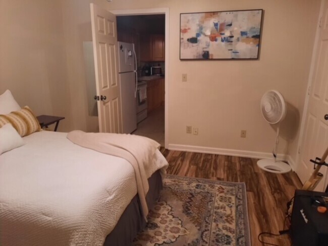 Foto del edificio - 118 Elles Ave Apt A.