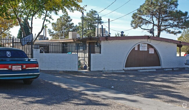 Foto del edificio - 8100-8304 Decatur SE
