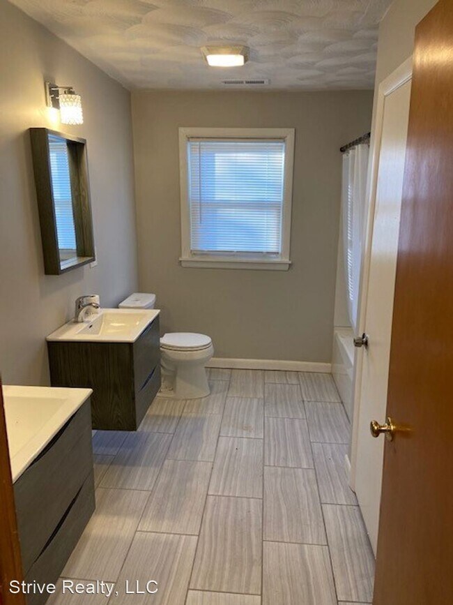 Foto del edificio - 5 br, 2 bath House - 34 Balmoral Avenue
