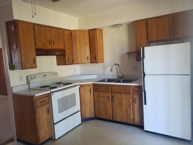 Building Photo - N. Columbus Ave Duplex - Krause