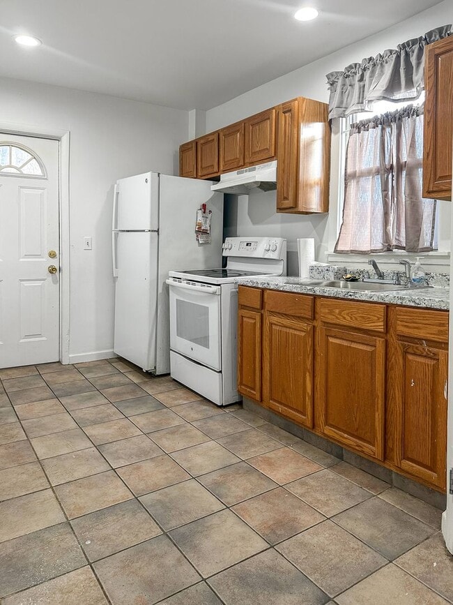 Building Photo - 35 Terrace Dr