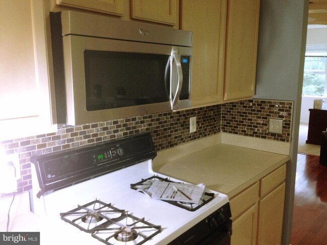 Building Photo - 5001 Hollington Dr