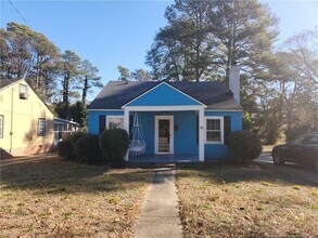 Building Photo - 229 Pinecrest Dr