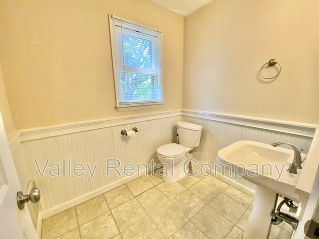 Building Photo - 73 Rocky Hill Rd