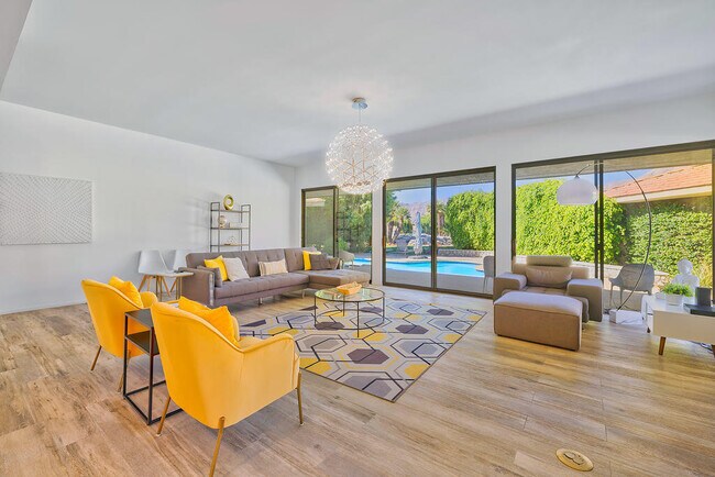 Building Photo - 12 Sussex Ct