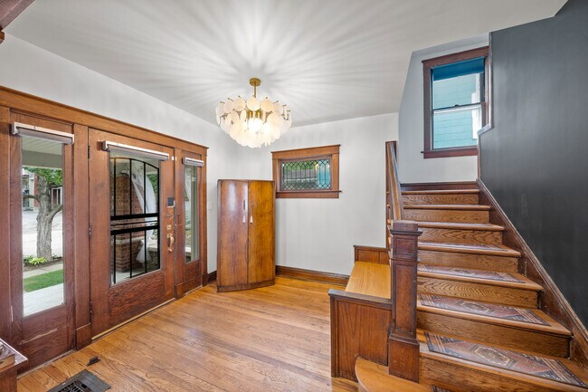 Foto del edificio - 834 W 39th Ter