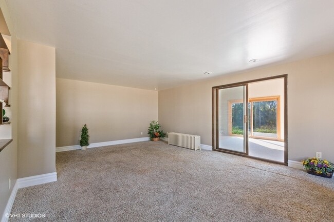 Building Photo - 3605 Riverside Dr