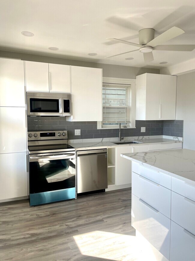Foto del edificio - 699 E 7th St