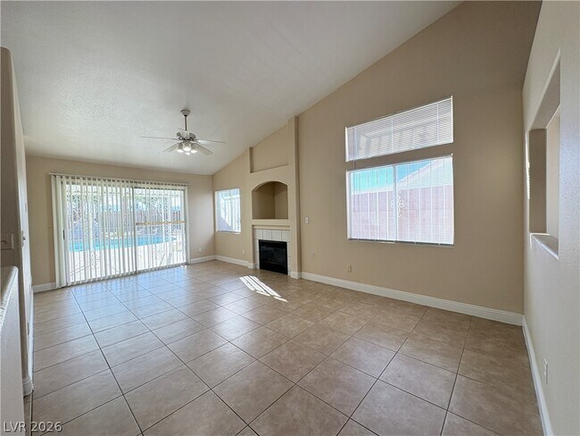 Foto del edificio - 1613 Crystal Chimes Dr