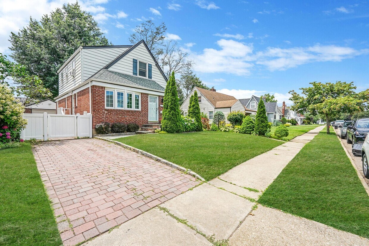 Foto principal - 133 Andrews Rd