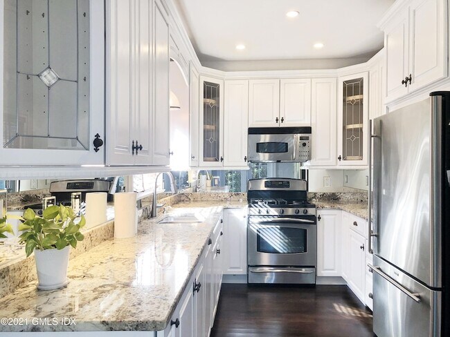 Foto del edificio - 282 Bruce Park Ave