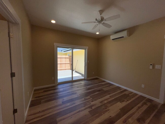 Foto del edificio - 593-599 Oak Knoll Dr