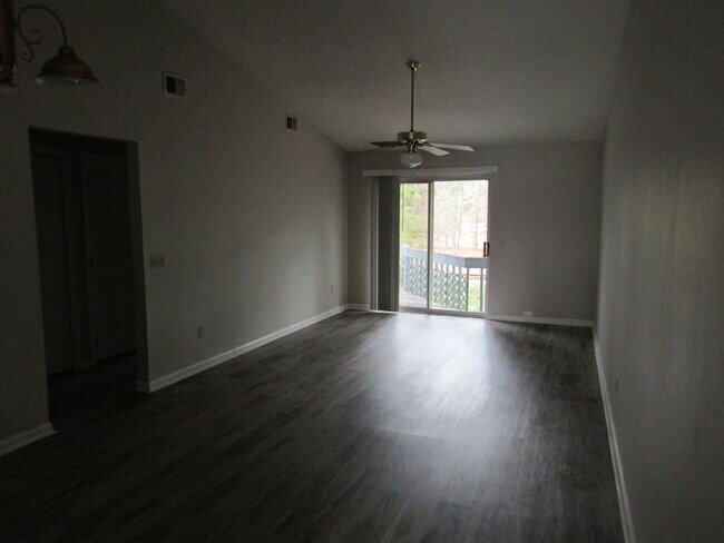 Building Photo - 910 Brett Dr