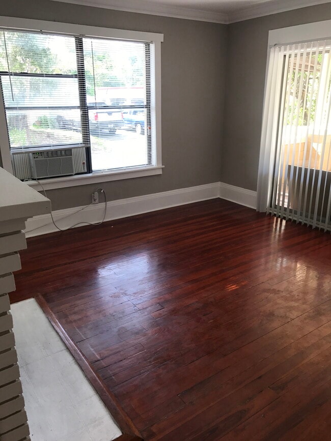 Building Photo - 1329 2nd Ave W